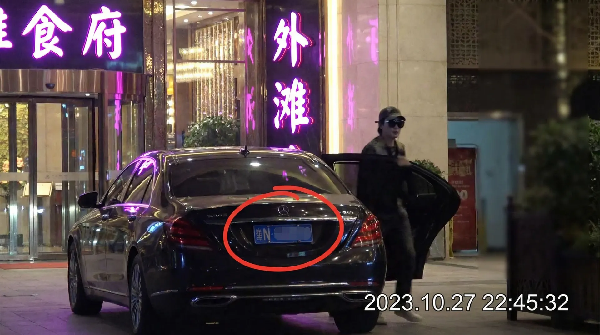 翘臀-翘臀视频最新爆料与原创精选|翘臀 - 某明星深夜现身高档餐厅被拍